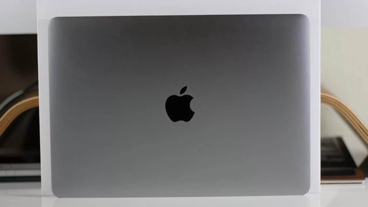 Macbook space gray царапины. Макбук аир серый космос м2. Apple macbook air 13 space gray. Macbook air m2 space gray. Macbook air 13 space gray.