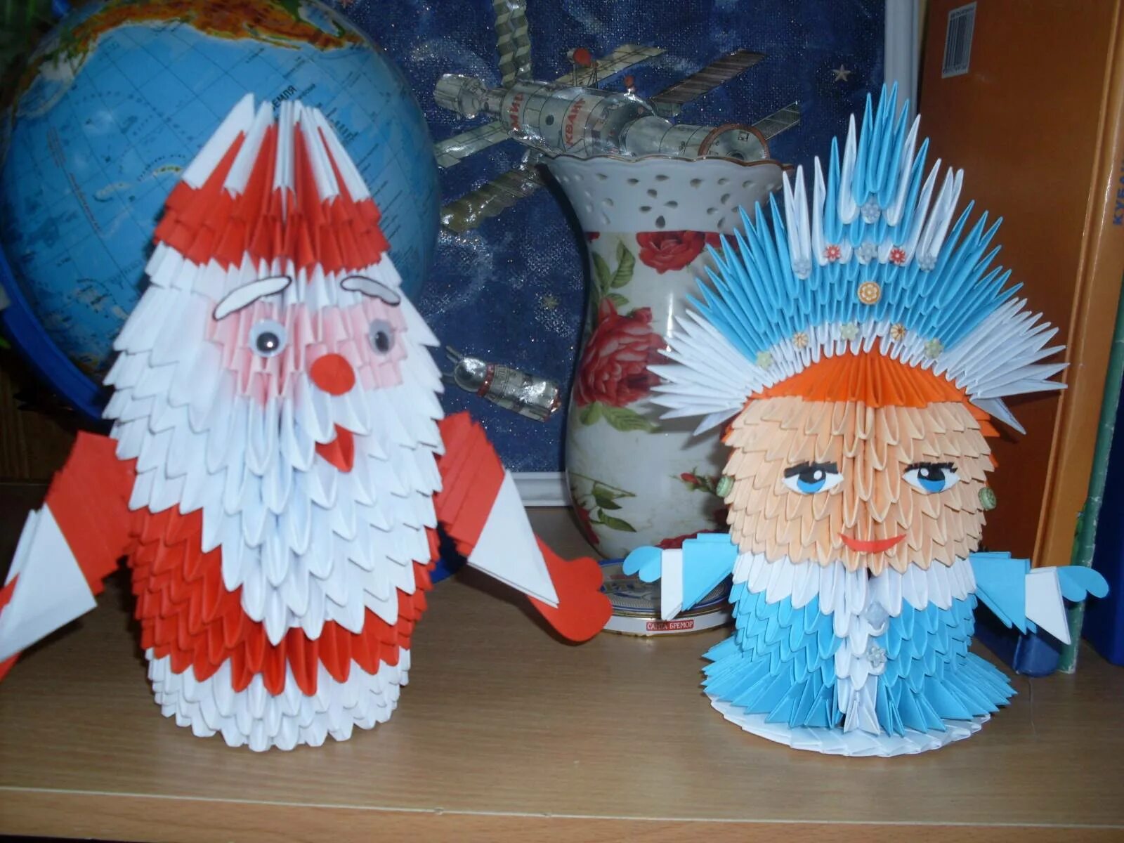 дед мороз из модулей. модульное оригами снеговик. снеговик из модулей оригами. поделка снегурочка. модульное оригами снегурочка.