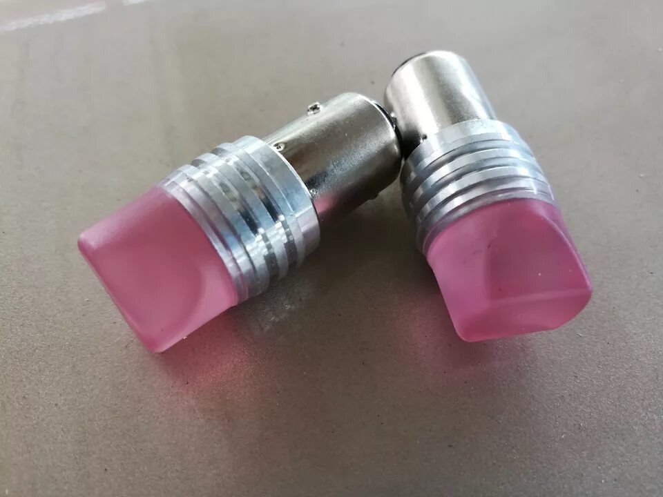 Задние лампочки стоп сигнала стробоскоп. Лампочка габаритов газ 3110. Лампа стоп-сигнал стробоскоп мигающий красный. Лампа мигающая 12в автомобильный стоп сигнал. Мигающие лампочки стоп сигнала.