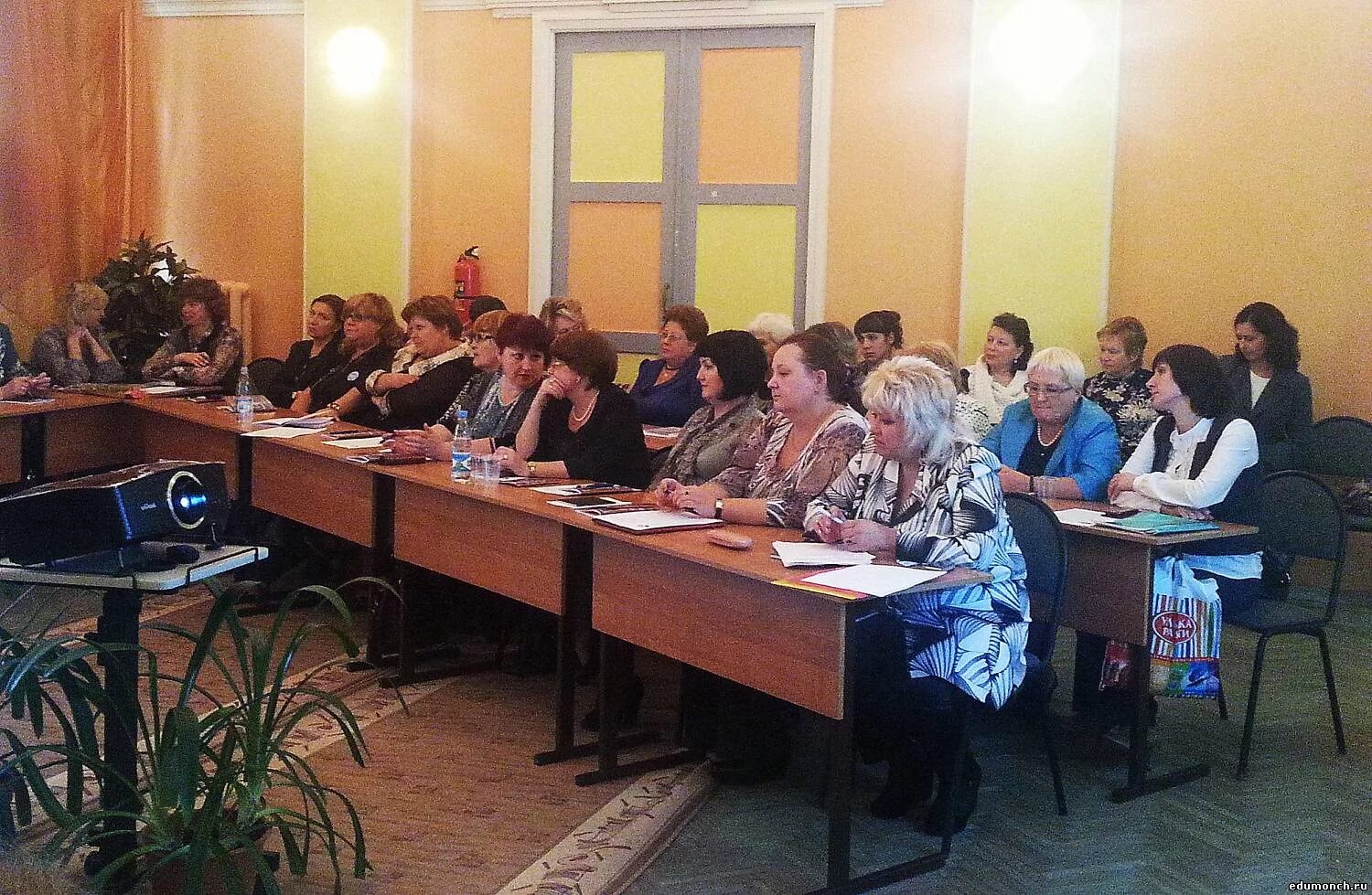 Гимназия мончегорск. 7 школа мончегорск. Сайт управления образования мончегорска. Отдел образования мончегорск официальный сайт. Школа 8 мончегорск.