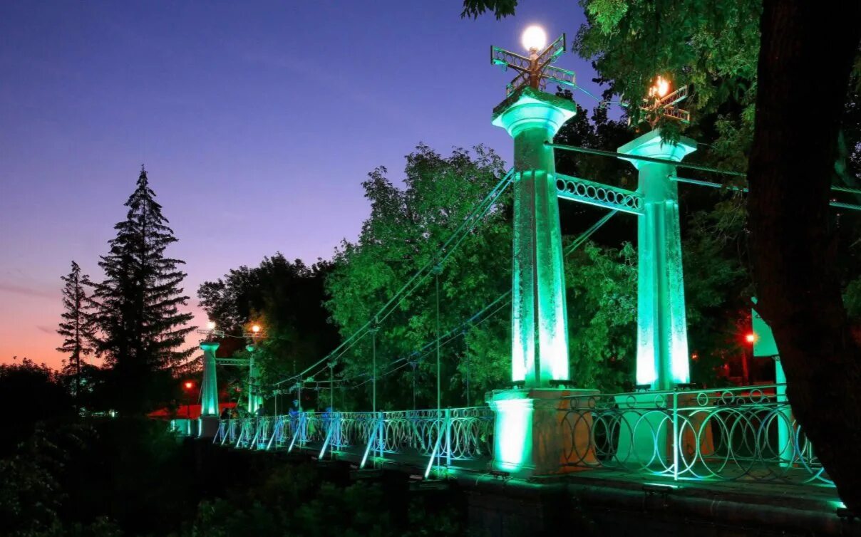 Уфа самый лучший город. Сад салавата юлаева уфа мост. сад салавата юлаева уфа ночью. висячий мост уфа. мост влюбленных уфа.