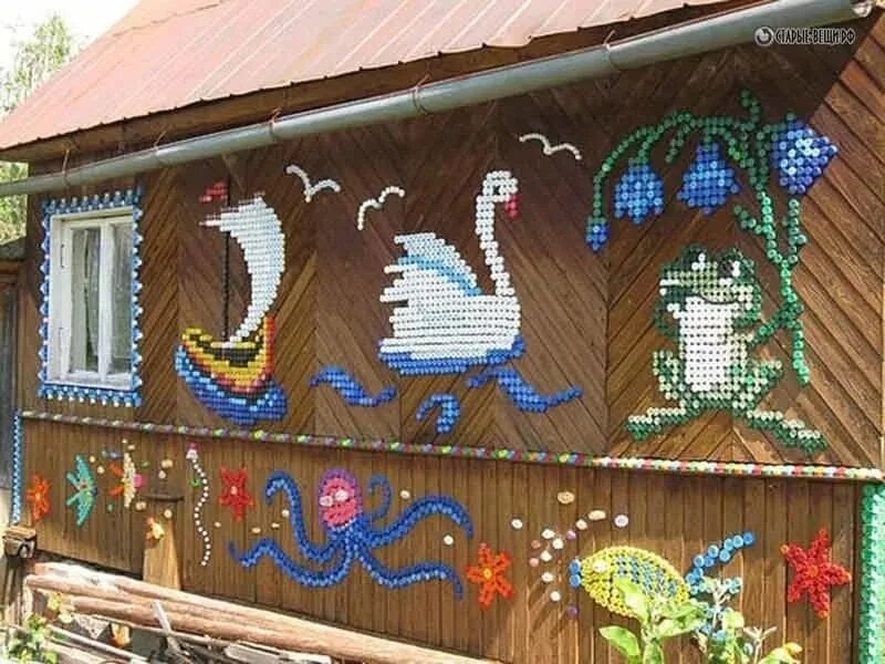 Поделки из пластиковых пробок для дачи. Декор из пластиковых пробок. Поделки из пластмассовых пробок. Картины из бутылочных крышек. Поделки из бутылочных пробок.