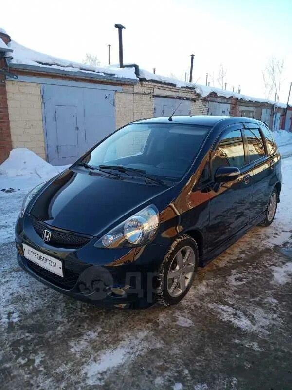 Хэтчбеки омск. Honda джаз 2008 чёрная.