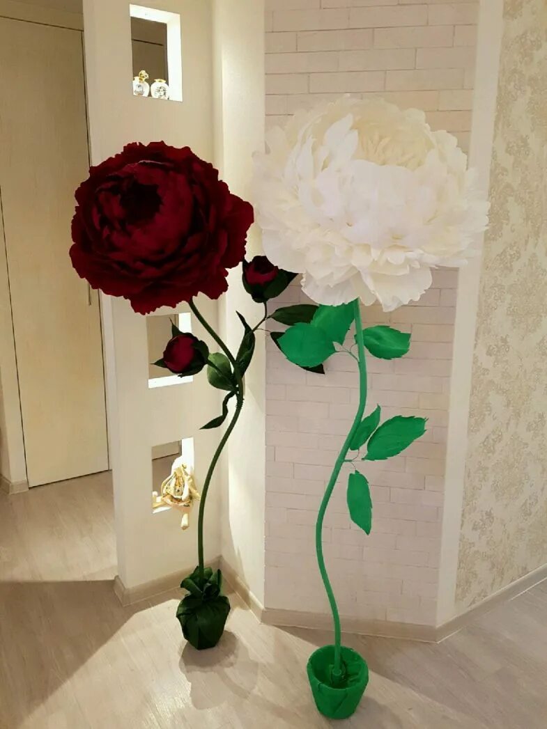 Ростовой пион изолон. Напольные цветы из гофрированной бумаги. Бумажные цветы для декора. Ростовый цветы из гофрированной бумаги. Мк ростовой пион из изолона.