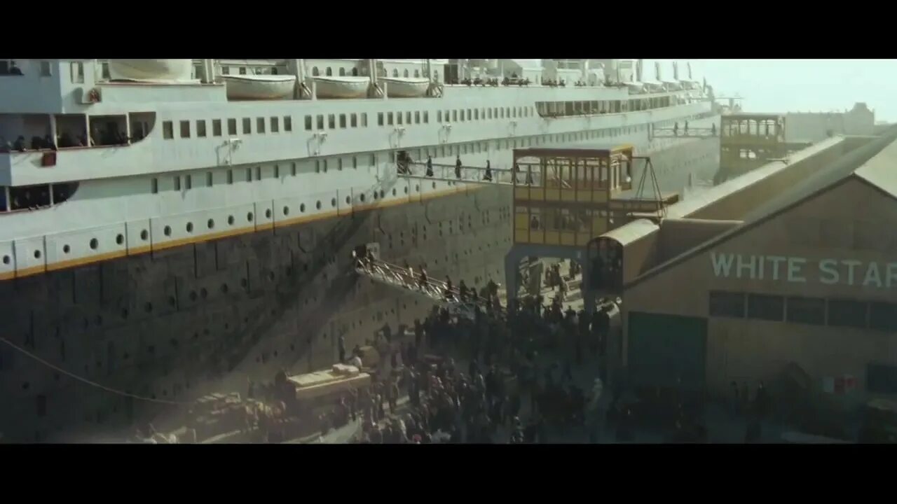 Джеймс кэмерон титаник. Титаник фото 2022. Титаник за 5 минут. Джеймс кэмерон в фильме титаник. Наш корабль идёт ко дну.