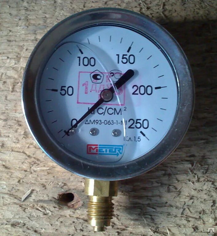 Манометр давления кислорода. Манометр кислородный 1/4. Регулятор газа с манометром. Редуктор 200 бар кислород. Кислородный манометр высокого давления 250 атм.