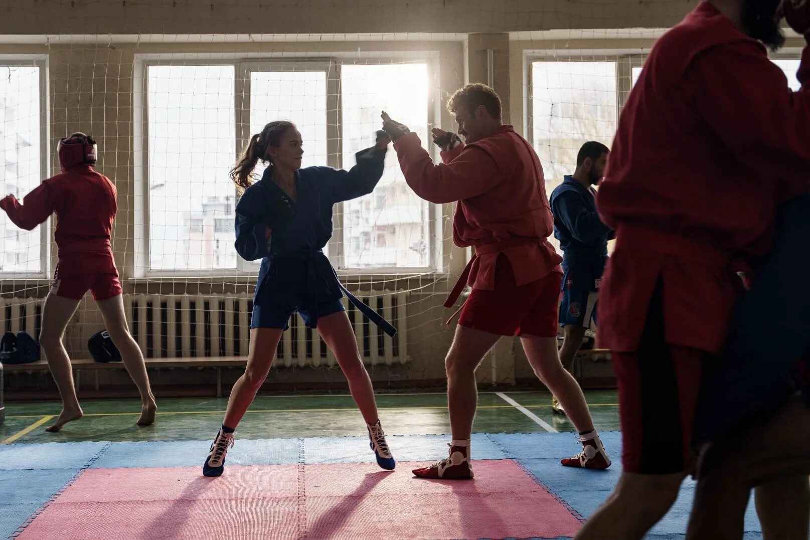 Страж на пляже сериал. На страже пляжа сериал. Кадры сериала на страже пляжа. На страже пляжа 2022 кадры из сериала. Катерина ковальчук на страже.