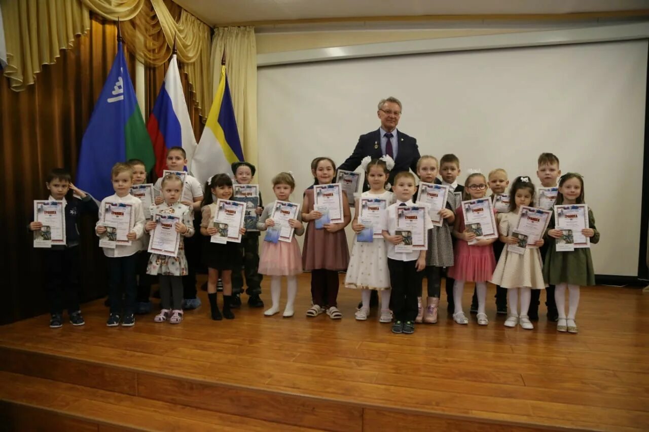 Награждение в школе. Конкурс чтецов. Награждение лауреатов конкурса. Награждения призовые места.