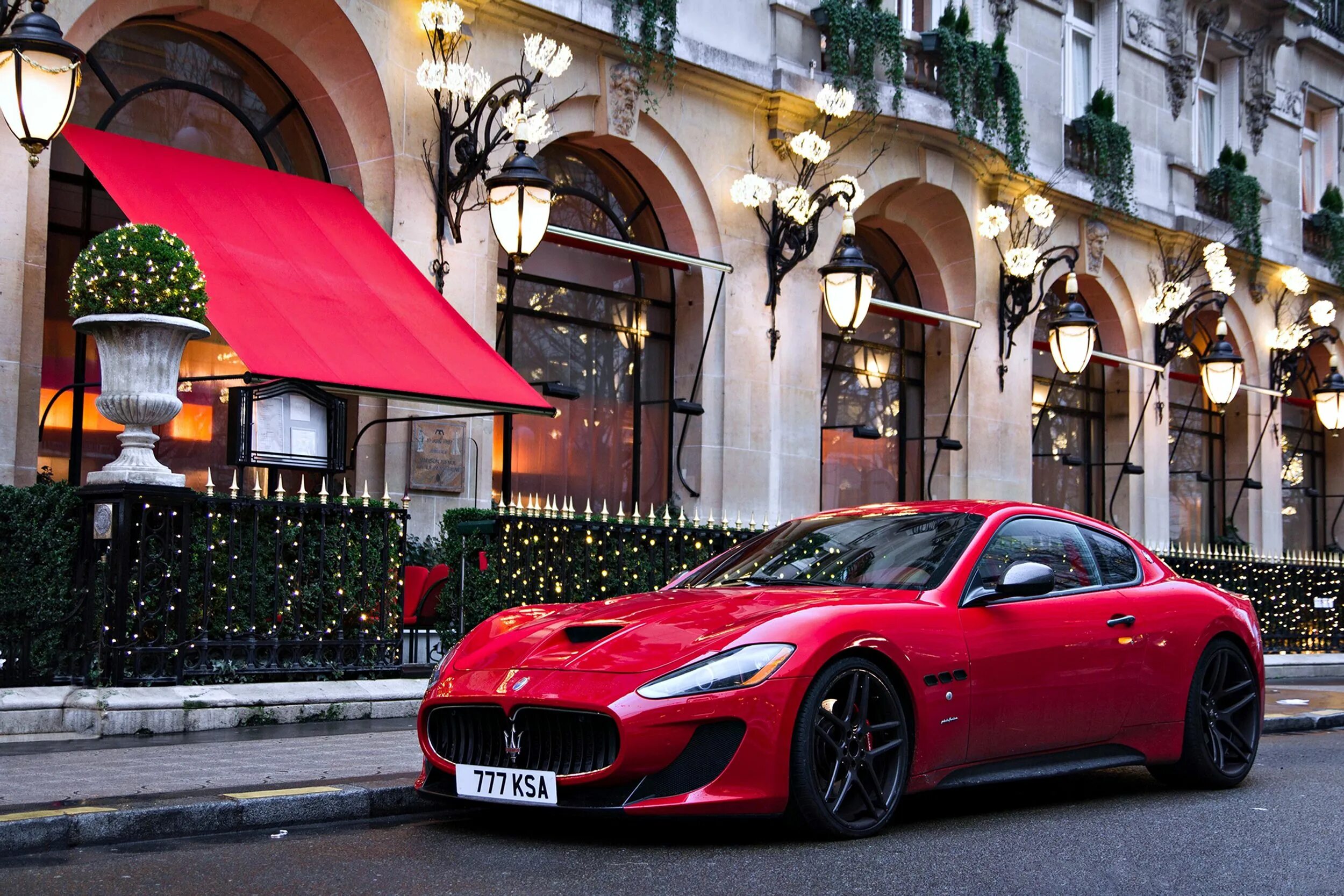 Автомобиль на г. Мазерати ГРАНТУРИЗМО. Красный Мазератти. Maserati GRANTURISMO красный. Мазератти 2013 купе красный.