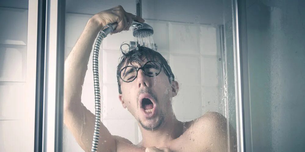 Человек под душем. Человек моется. Под душем. A shower every day