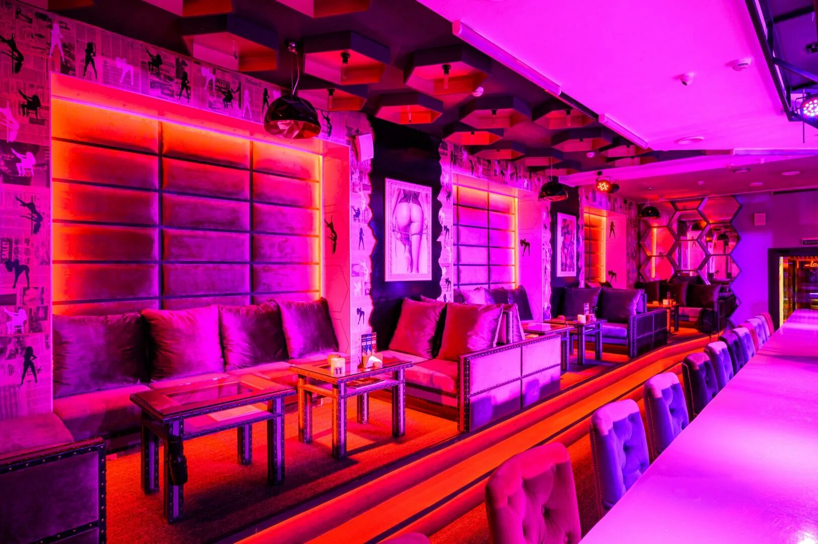 Клубы санкт петербурга центр. Атланта спб клуб. Ночной клуб бурлеск. М24 клуб спб. Бар бегемот санкт-петербург.