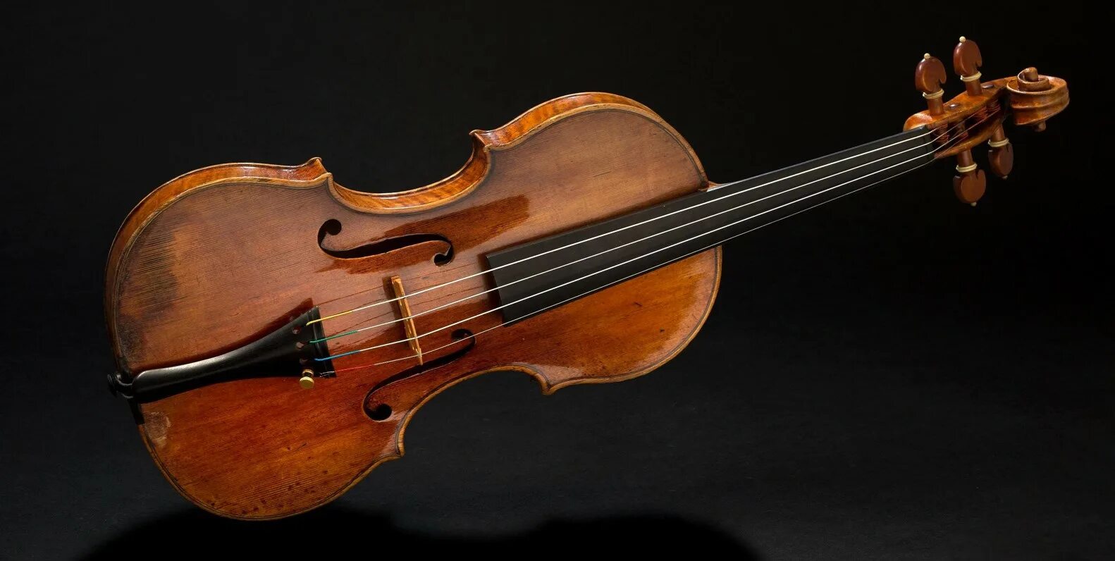 Old violin. Самая маленькая скрипка в мире. Дэвид эдвардс скрипка. Самая маленькая скрипка в мире песня. Инна вьюницкая скрипка.