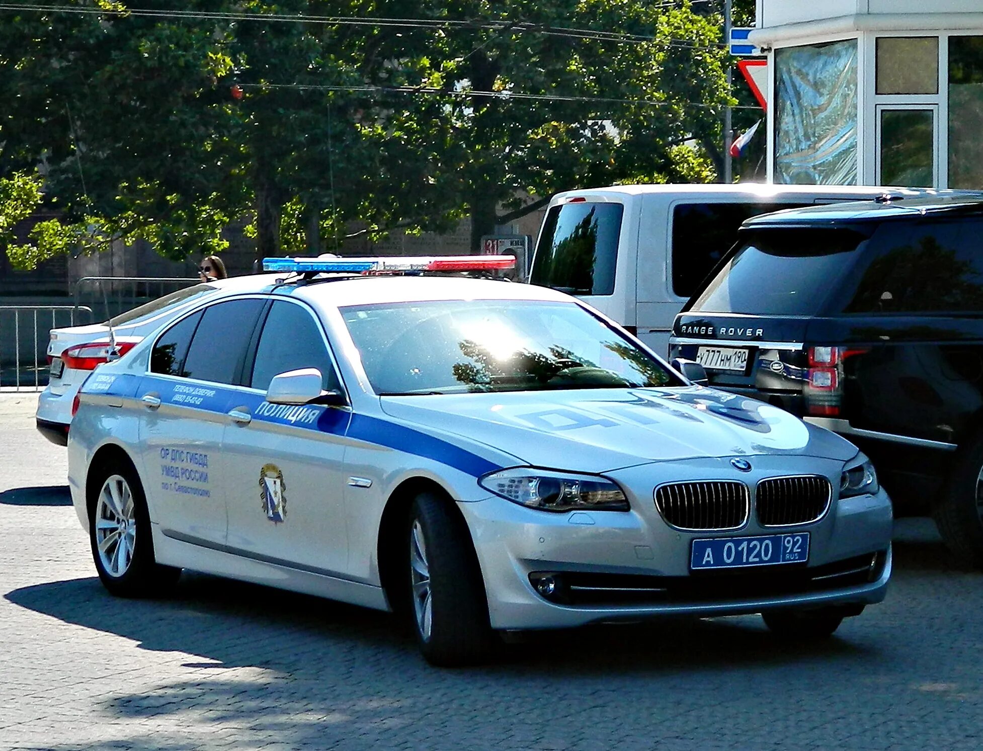 Списанные машины дпс. Машины после полиции. Машины после полиции. Полицейские машины в питере. Списанные автомобили полиции.