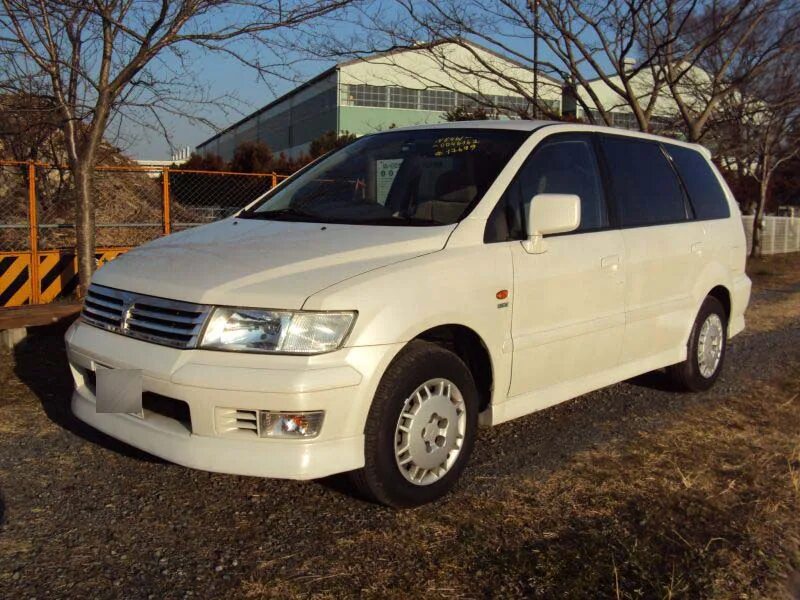 Купить митсубиси шариот грандис. Митсубиси Шариот Грандис 1998. Mitsubishi Chariot Grandis 1998. Митсубиши шереот нранлес. Mitsubishi Chariot Mitsubishi 1998.