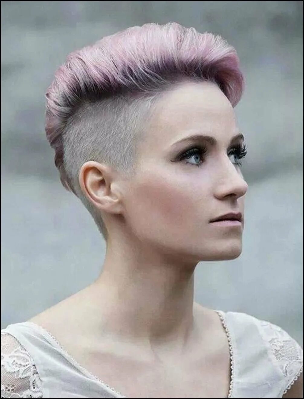 Пикси и фейд. Стрижка тамбой андрекат. Удлиненная пикси 2022. Пикси андеркат. Стрижка фейд пикси.