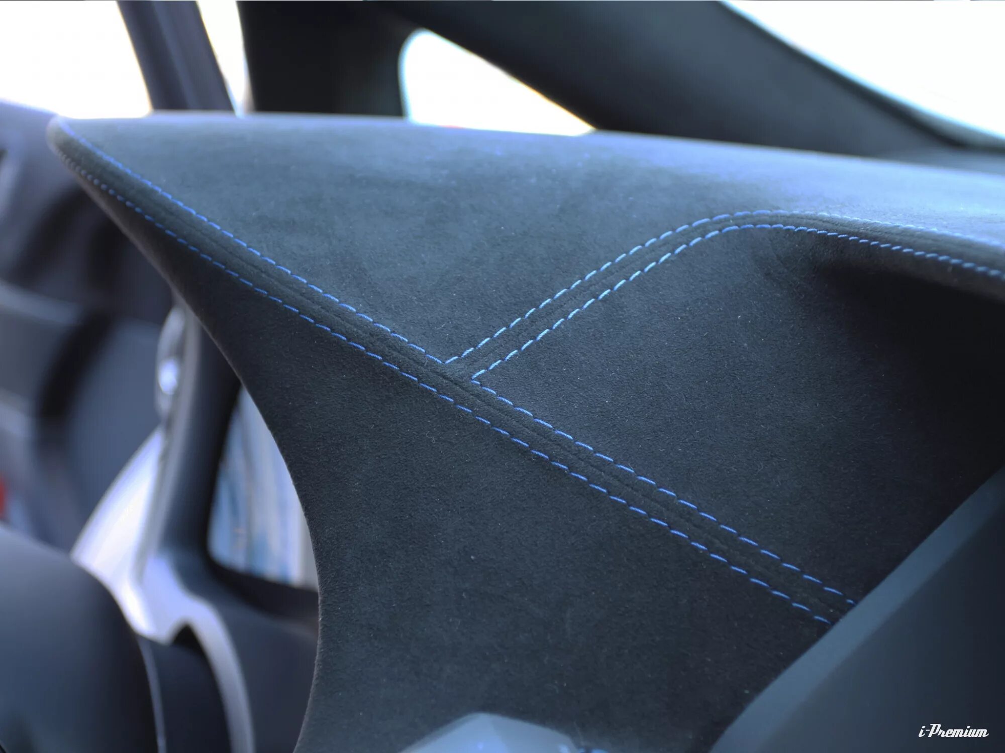 Первичная перетяжка хромосомы. Кожаные сиденья со строчкой. Bmw x6 e71 красный салон. Материал для обшивки потолка автомобиля. Перешив сидений автомобиля.