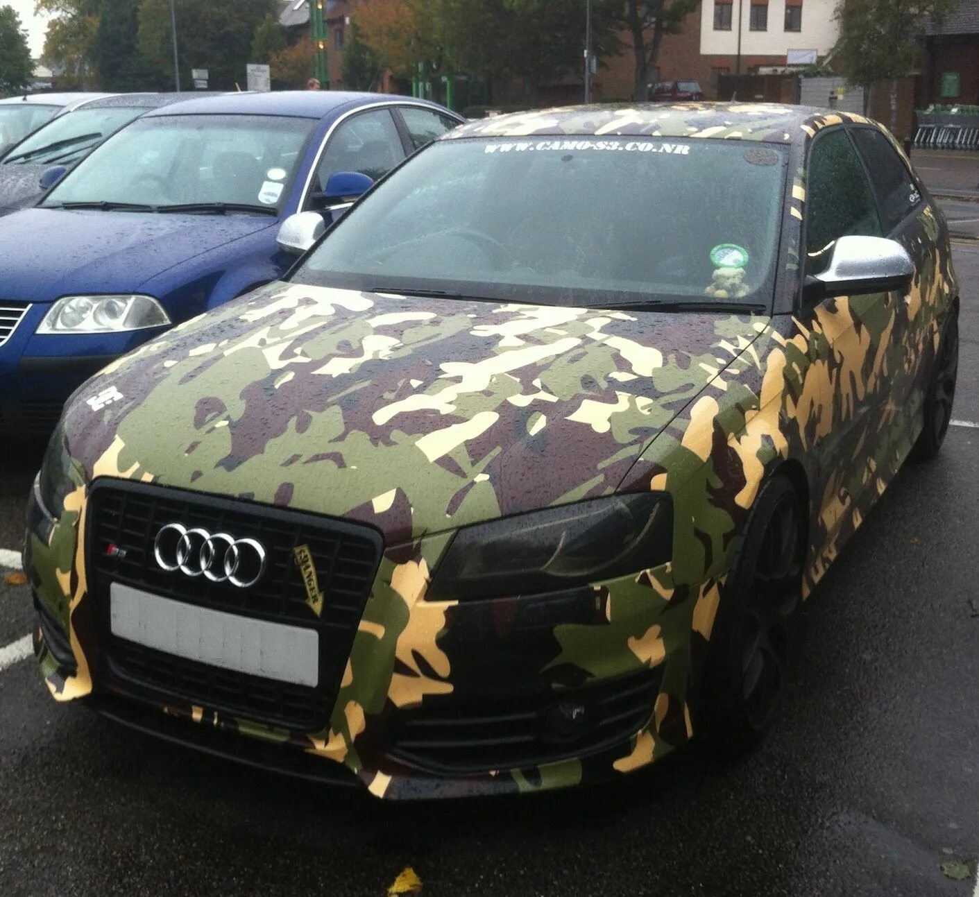 Как делают камуфляж. Камуфлированные машины ауди а6. Ауди а3 камуфляж. Покраска машины в камуфляж. Современный камуфляж.