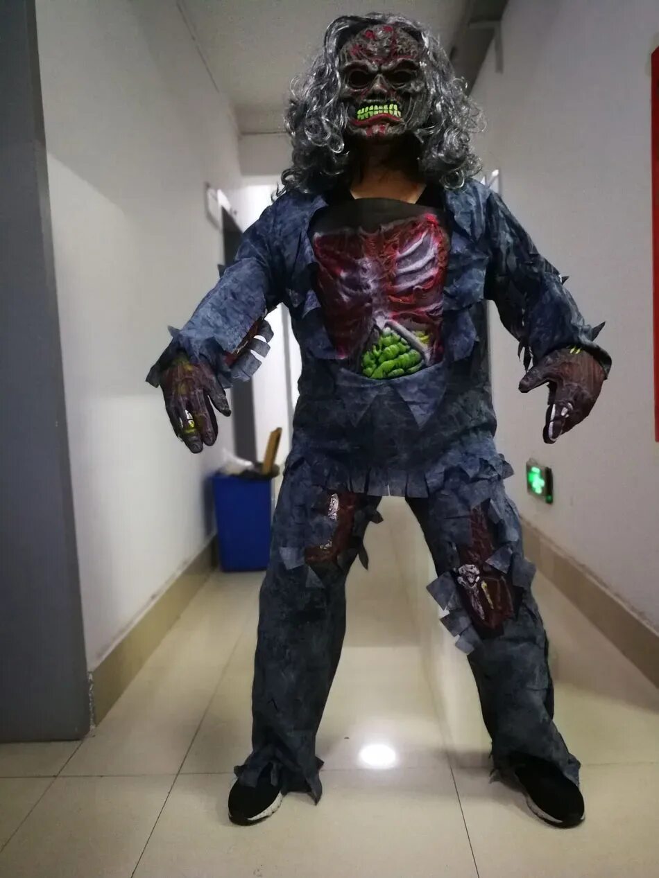 жуткий костюм. костюм пеннивайза на хэллоуин для мальчика. костюм страшного клоуна. жуткий костюм. жуткий костюм.