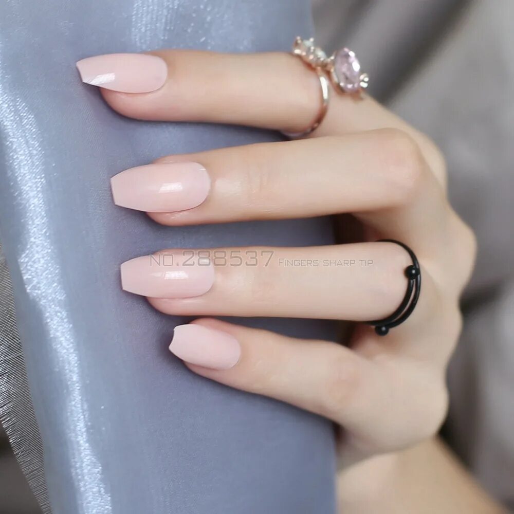 матовый нюд миндаль 2. нюдовый маникюр квадрат. нюдовые ногти балерина. маникюр нюд длинные. длинный квадрат нюд.