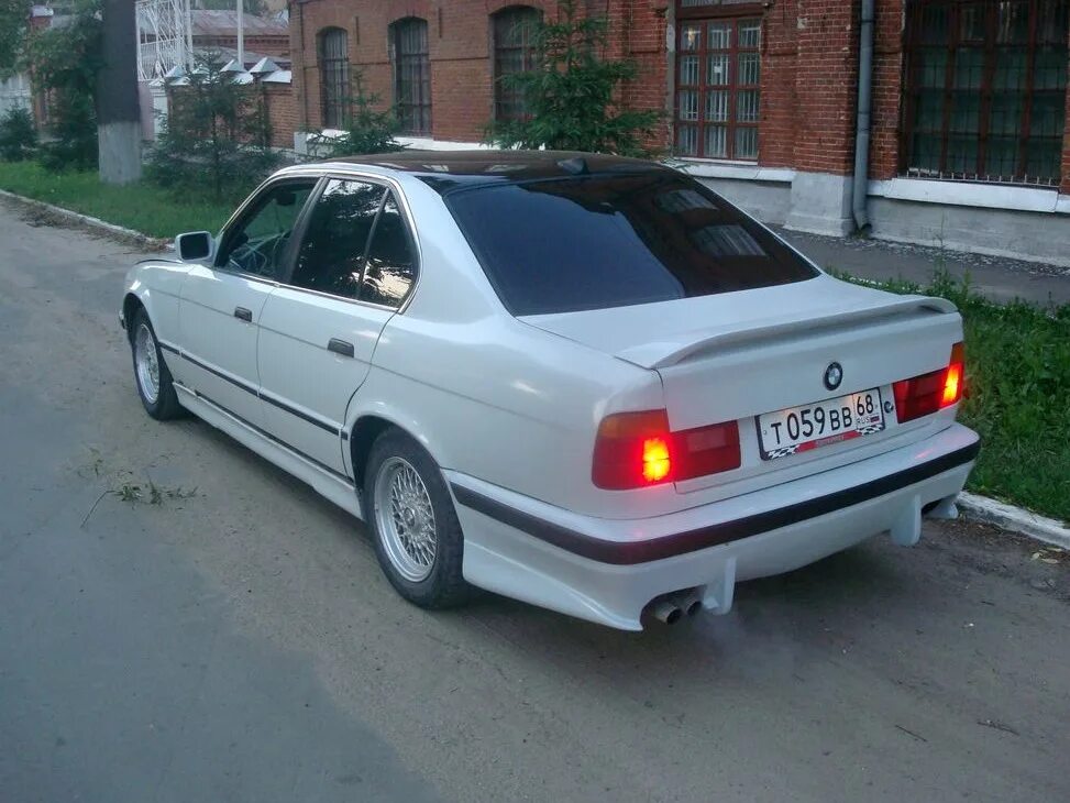 Е34 белая. BMW e34 белая. БМВ е34 белая. БМВ 34 белая. БМВ е34 белого цвета.