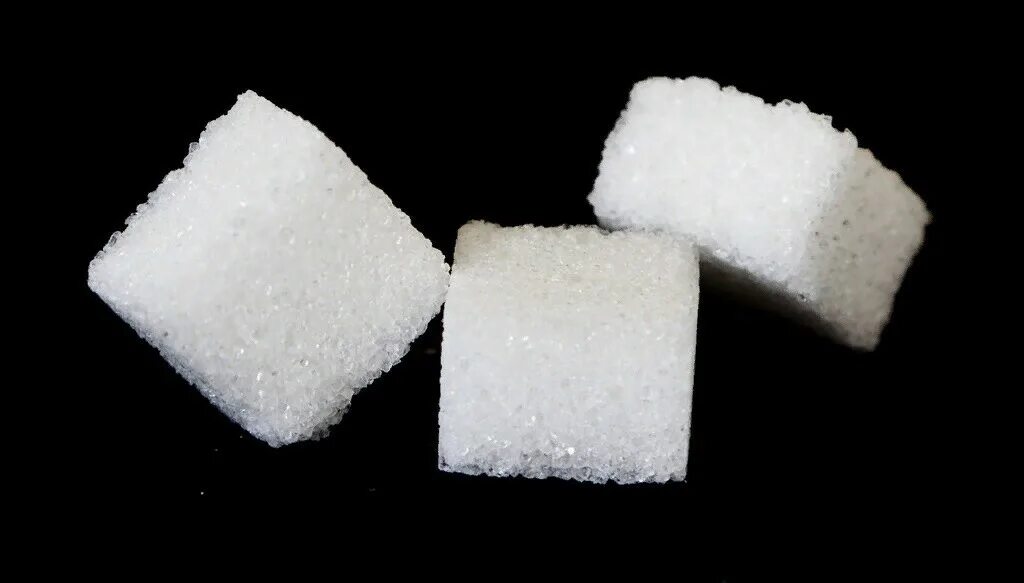 Кусочек сахара. Кубики сахара. Сахар кусок. Сахар в кубиках. Два кусочка сахара