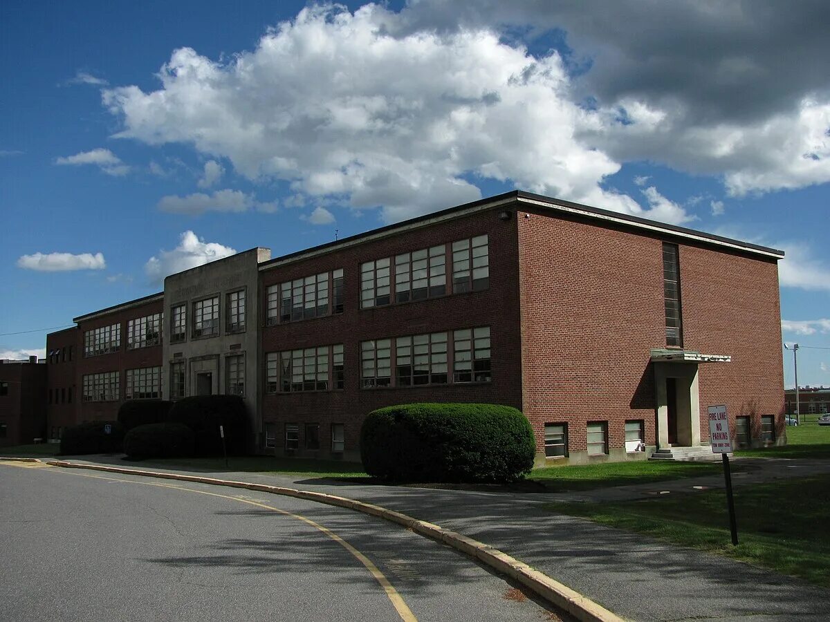 Neighbourhood school. High school. massachusetts high school. саттон коннектикут 1666. old school high.