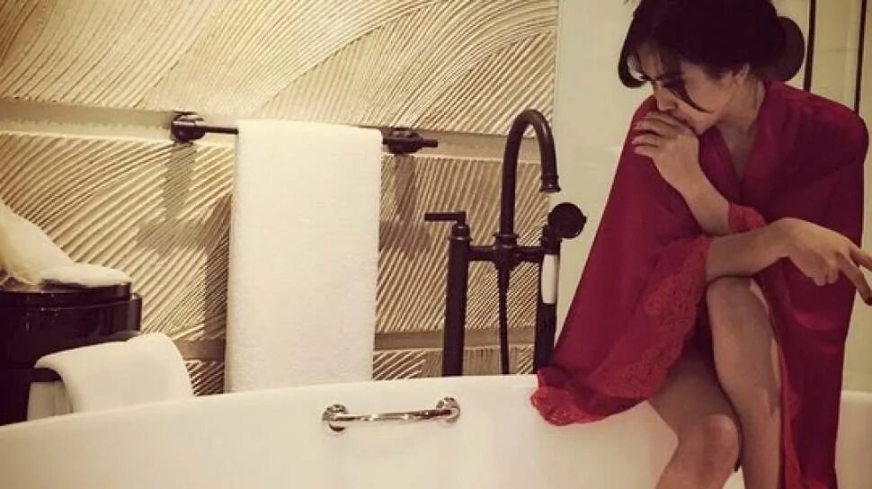 Cewe korea matrubusi dikamar mandi. Video di kamar mandi. Ngintip artis mandi. Video di kamar mandi. Ngintipin cewek jepang mandi.