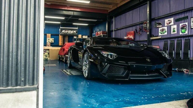 Liberty walk штаб-квартира. Тюнинг гараж. Тюнинг ателье Японии. Дискавери крутой тюнинг. Май гараж тюнинг