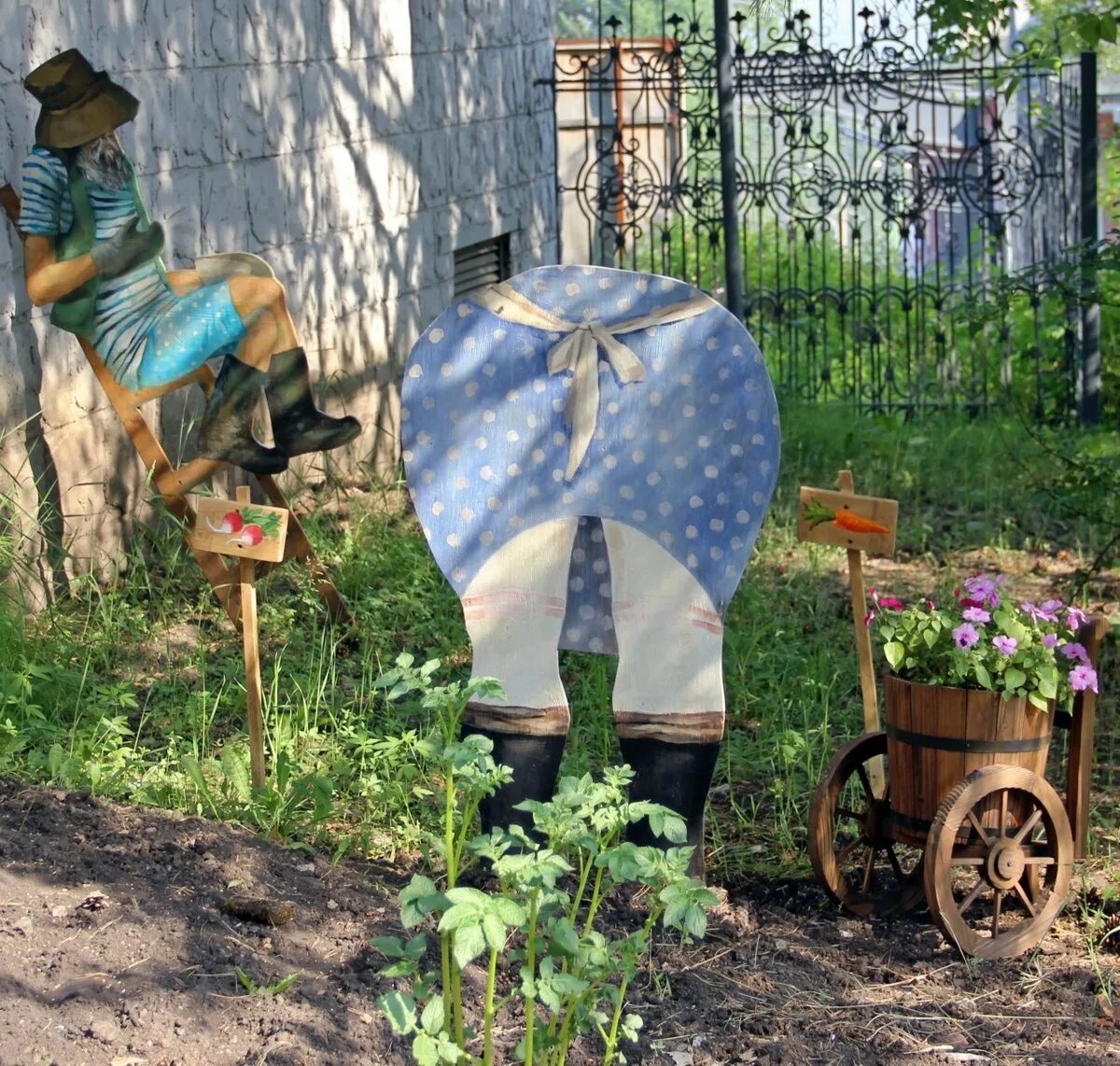 Про огород прикольные. Дачники на даче. Огород смешно. Прикольный Дачник.