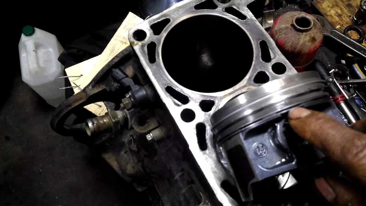 Сапун мерседес 124. Сапунит двигатель ваз. Сапунит двигатель 4d56. Жигули сапунит двигатель. Сапунит дизельный двигатель т25.