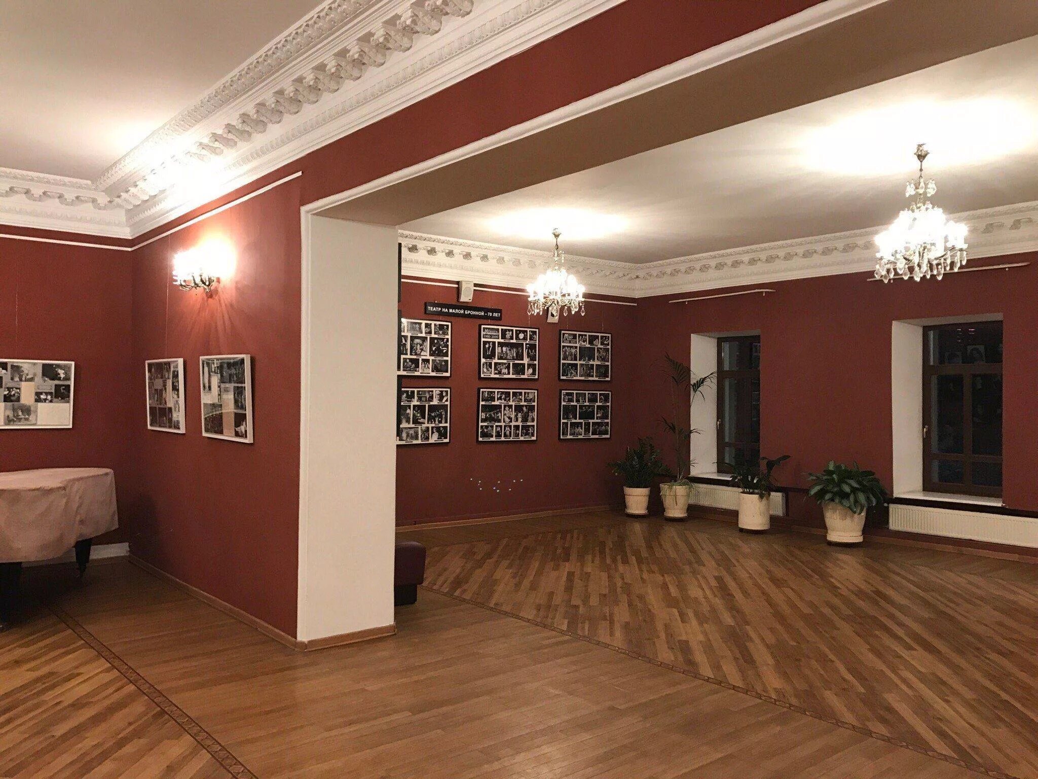 Московский драматический театр на малой бронной. Театр на малой бронной. театр на малая бронной. театр на малой бронной здание. театр на малой бронной интерьер.