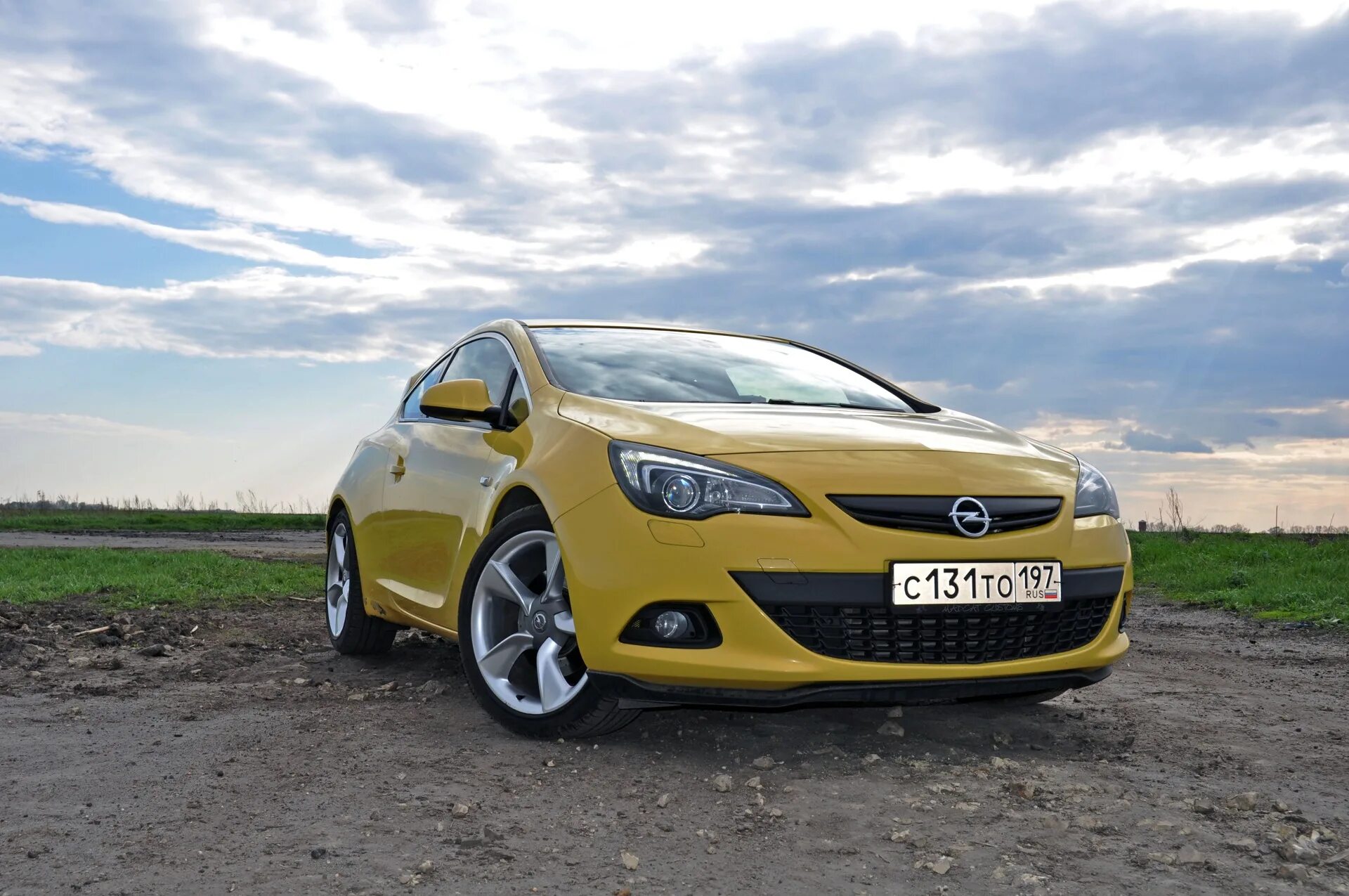 Astra gtc на дисках. 4. Opel astra j gtc. Opel astra gtc 2017. Opel insignia gtc.