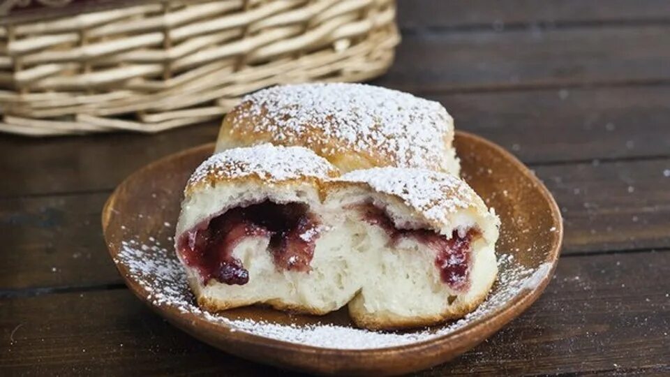 Булочки с джемом фото. Советские булки с джемом. тирольская булкас конфитюром. булочка джем с джемом домашний. открытая булочка с джемом.