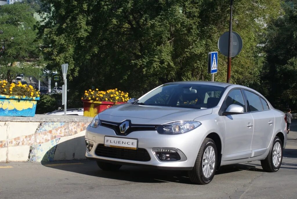 Renault fluence 2013. Рено флюенс 2022 года. Рено флюенс 2024. Рено флюенс 2022. Renault fluence фото.
