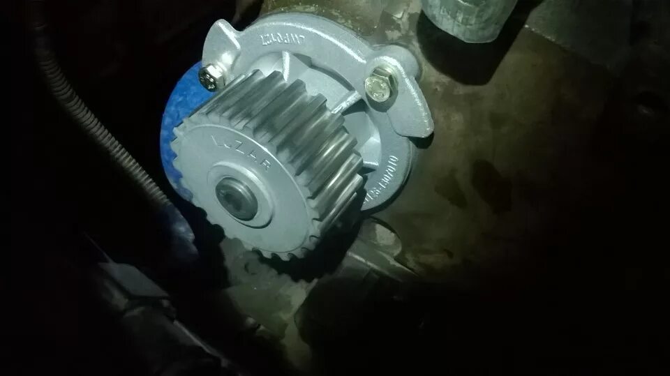Шумит помпа кондиционера. 21126130701030 помпа. шум помпы ваз.