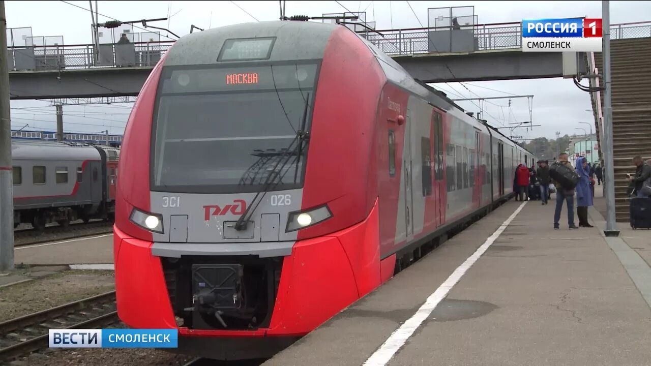 Ласточка смоленск сегодня. Поезд Ласточка Москва Смоленск. Ласточка 736м. Двухэтажный поезд Ласточка. Электричка Москва Смоленск Ласточка.