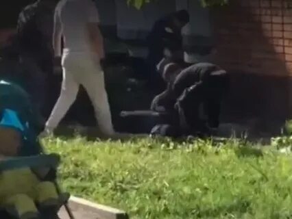 Женщина выпала из окна тула