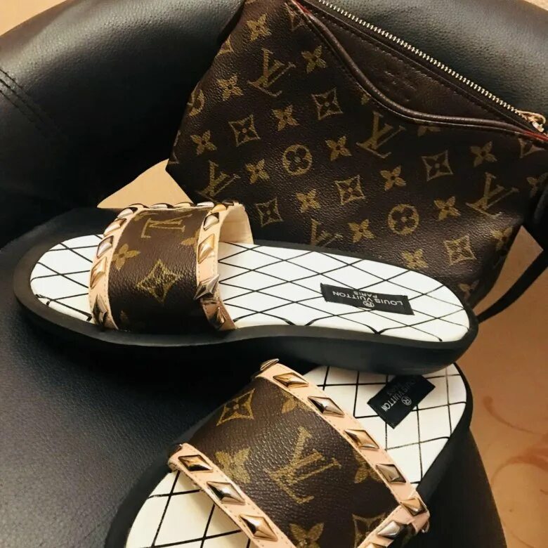 Луи виттон обувь женские. Луи виттон обувь. Туфли луи виттон каблук луи виттон. Тапочки гуччи луи виттон. Луи виттон обувь женские.