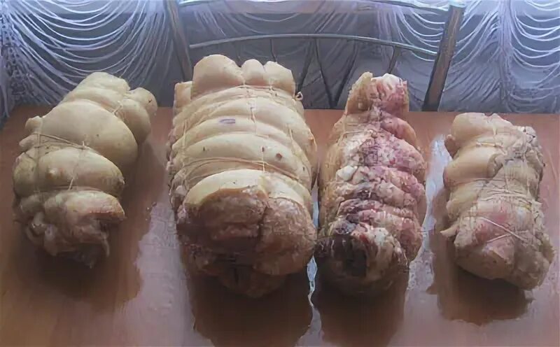 Рулет из брюшины свинины в шелухе