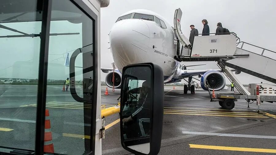 S7 airlines 5220 обледенение. Embraer rj170 s7. Туризм самолет фон. Почему подорожал самолет. Почему подорожал самолет.