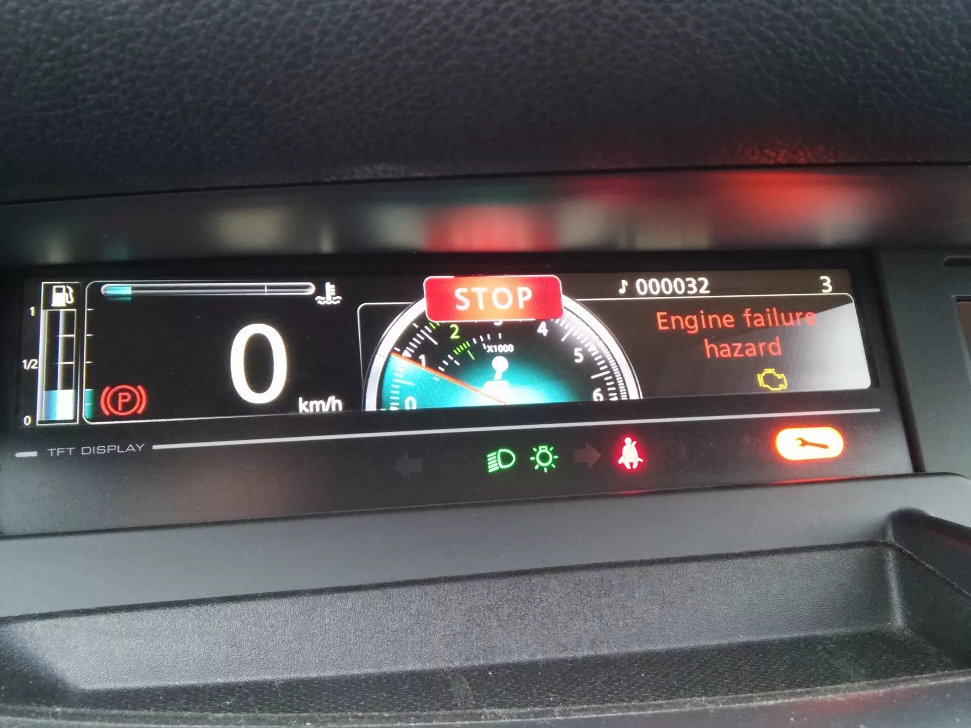 Сценик 3 ошибки. Engine failure Hazard Рено Сценик 3. Renault Grand Scenic 3 TFT display. Рено Сценик 3 чек ЕСП. Рено Сценик 3 ошибка.