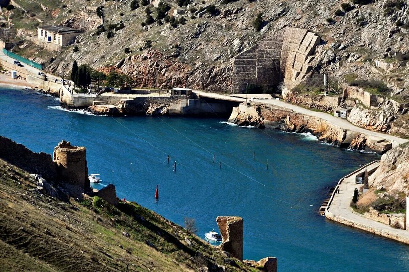 База подводных лодок в Балаклаве. Балаклавская бухта база подводных лодок. Балаклавский подземный музейный комплекс Балаклава. Балаклава Крым музей подводных лодок. Подводные лодки в крыму