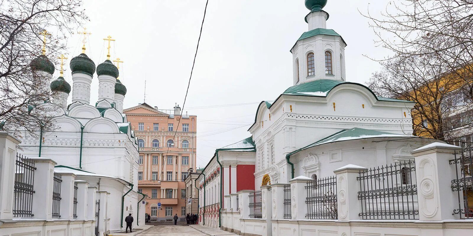 Церковь михаила и фёдора черниговских на пятницкой. Черниговский переулок в москве. Церковь михаила и федора черниговских, 1675 г. Церковь михаила и фёдора черниговских. Церковь михаила и фёдора черниговских москва.