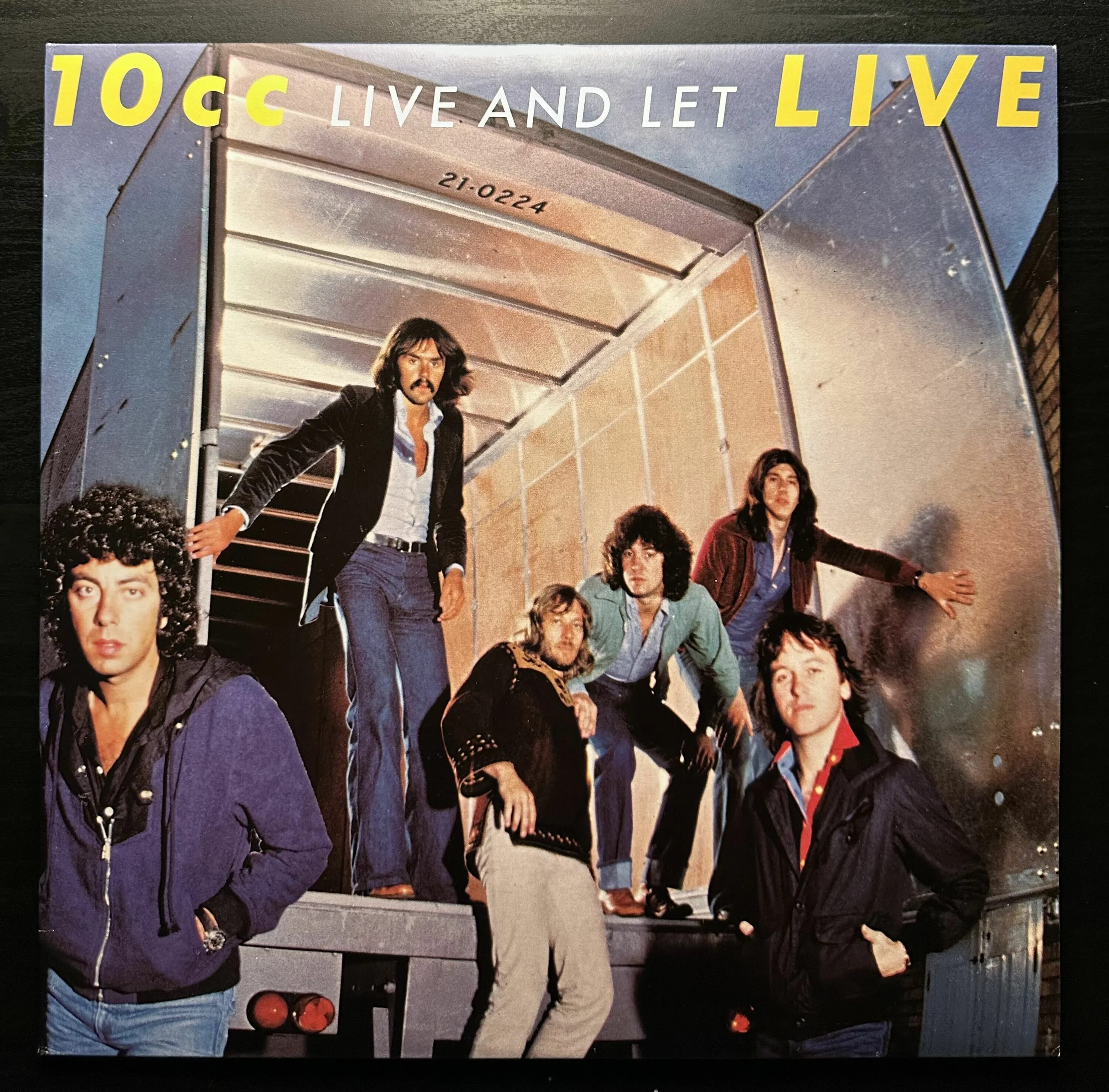 T me cc live. 10cc – 1977 - Live and Let. 10cc 1973. 10 Cc "Bloody Tourists". 10cc фото группы.