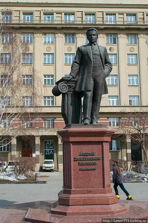 Памятник Андрею Крячкову Новосибирск. Архитектор Крячков Новосибирск памятник. Памятники архитектуры города новосибирска