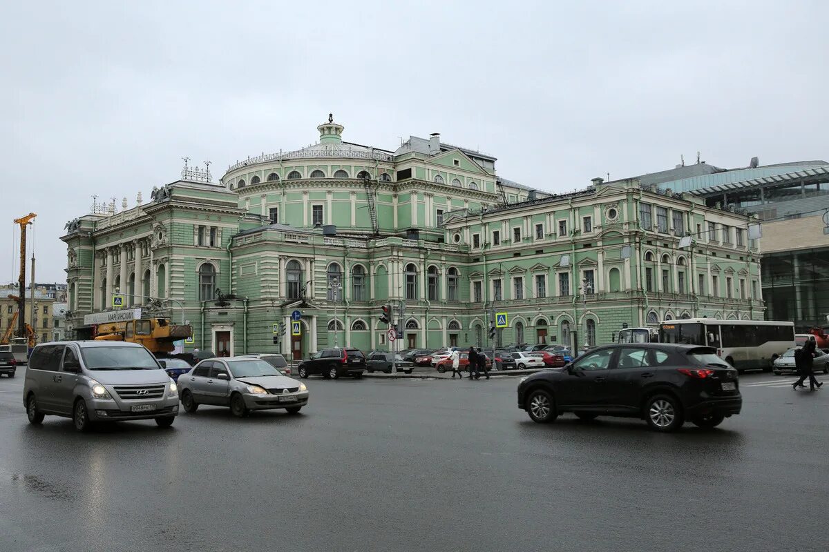 Мариинский театр станция. Мариинский театр Санкт-Петербург. Театральная площадь 1 Санкт-Петербург Мариинский театр. Мариинский театр здание. Мариинский театр Санкт-Петербург снаружи.