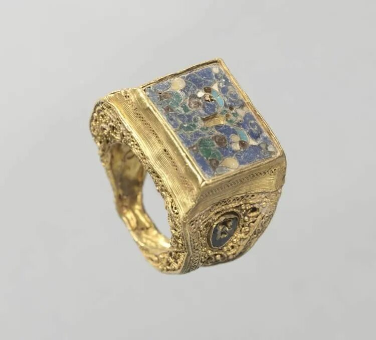 7 9 ring. Перстень византия киевская русь. перстень metropolitan museum langobardic byzantine ring. ювелирия византии. byzantine medieval gold ring.