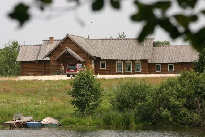 Михалков поместье. Усадьба никиты михалкова в нижегородской. никита михалков усадьба в нижегородской области. дом никиты михалкова в нижегородской области. деревня щепачиха нижегородской области дом михалкова.