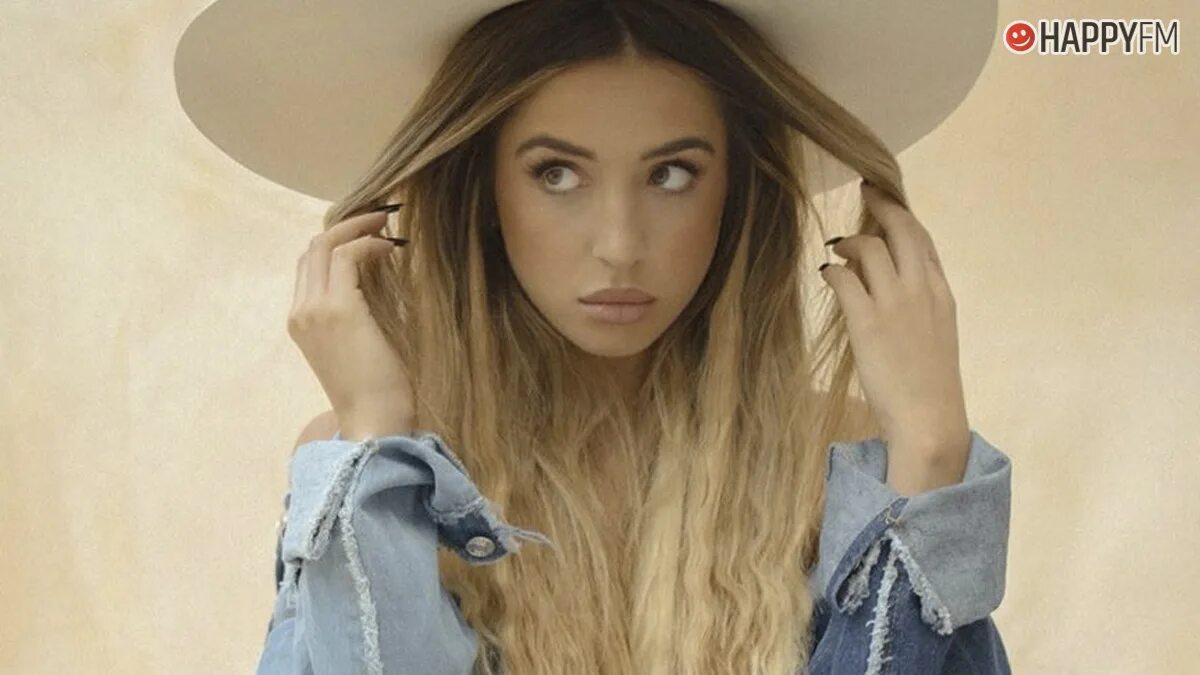 Lola 2021. Лола родригес. Трансангел 2021 лола морена. Lola 2021. Лол на море.