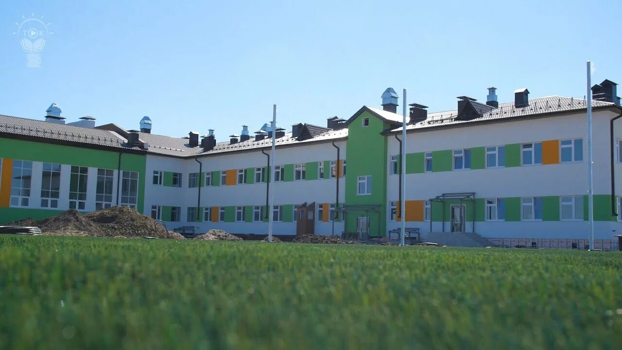 Казарова школа. Школа 52 тюмень казарово 3 в. Казарова школа. Директор школы 52 краснодар. Директор 52 школы киров.